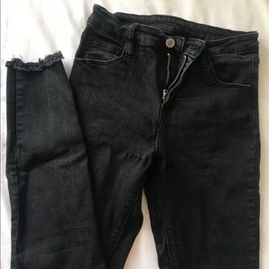 Black cut off skinny jeans